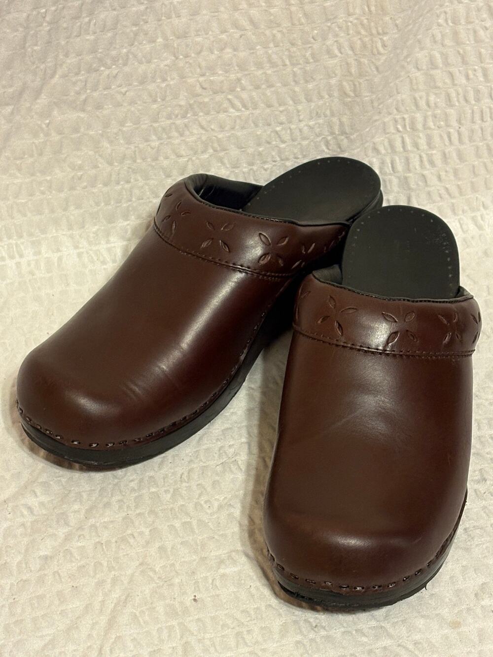 L.L.Bean Brown Leather Women’s Clogs Size 9 Made in Brazil